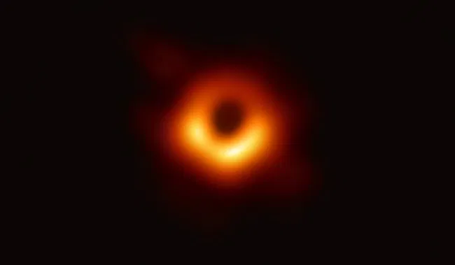 Lubang hitam di pusat M87 oleh Event Horizon Telescope